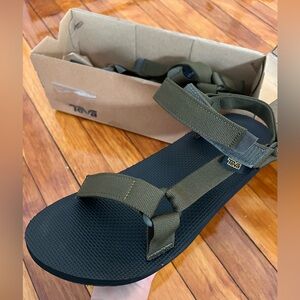 NWT Teva Men’s Dark Olive Green Original Universal